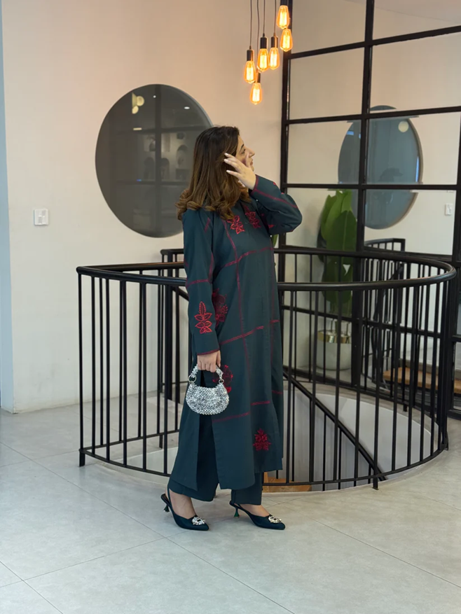 Aira Embroidered 2Pc