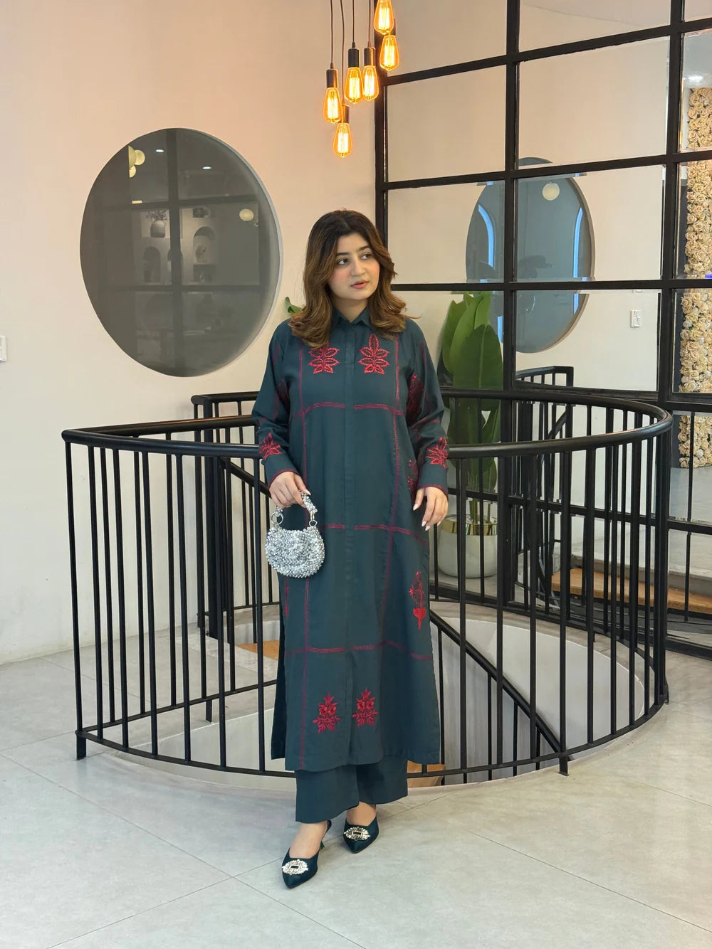 Aira Embroidered 2Pc