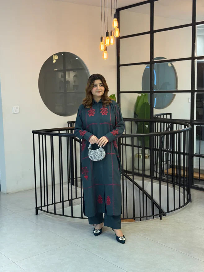 Aira Embroidered 2Pc