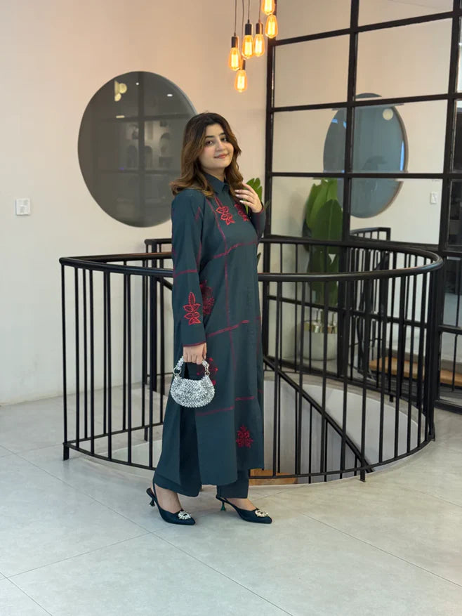 Aira Embroidered 2Pc