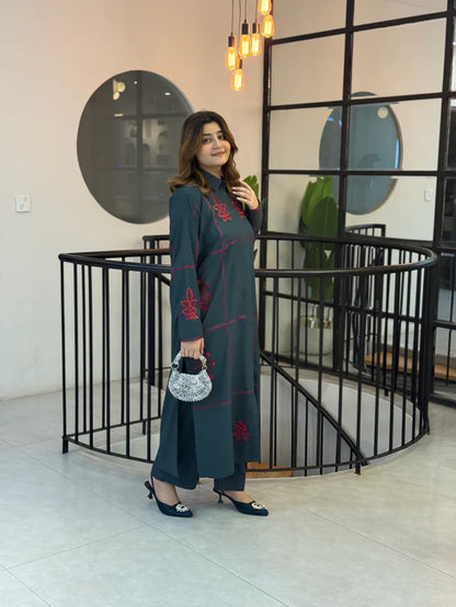 Aira Embroidered 2Pc